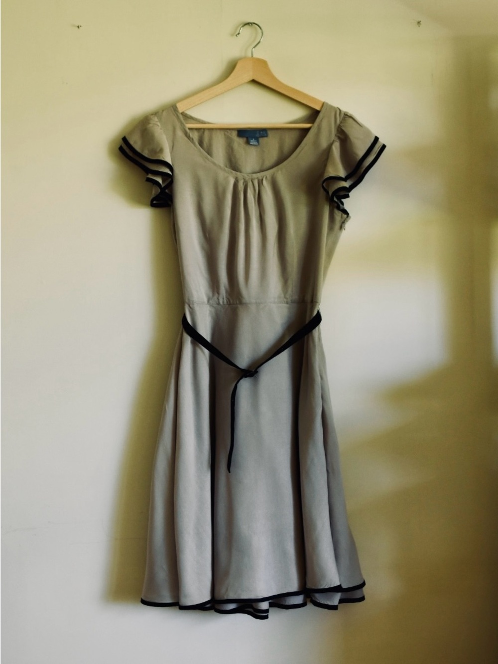 ModCloth Taupe Flutter Sleeve Dress | Vintage 2009 | Size 8